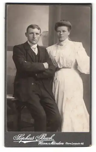 Fotografie Sophus Buch, Hann.-Münden, Portrait hübsches Paar in modischer Kleidung