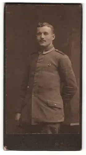 Fotografie M. B. Schultz, Flensburg, Portrait Soldat in Uniform mit Schnurrbart