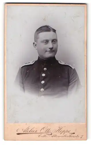 Fotografie Otto Hoppe, Celle, Portrait Soldat in Uniform