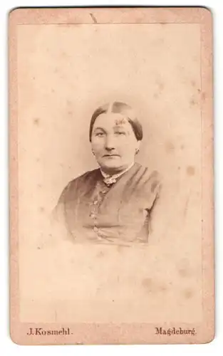 Fotografie J. Kosmehl, Magdeburg, ältere Frau mit Ohrringen