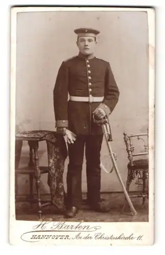 Fotografie H. Barten, Hannover, junger Mann in Paradeuniform