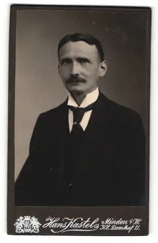 Fotografie Hans Kastel, Minden i / W., Portrait bürgerlicher Herr im Anzug mit Krawatte und Schnurrbart
