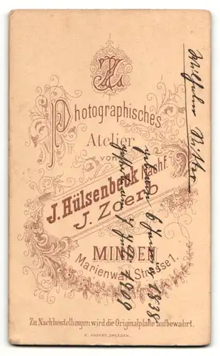 Fotografie J. Hülsenbeck Nachf., Minden, Portrait eleganter Herr mit Fliege und Schnauzbart