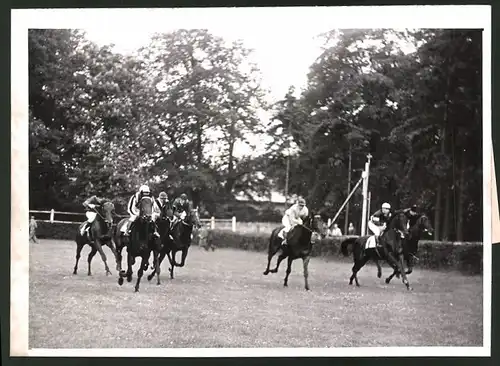 Fotografie Ansicht Hoppegarten, Union-Rennen 1941, Sieger im Hauptrennen der Schlenderhaner Magnat