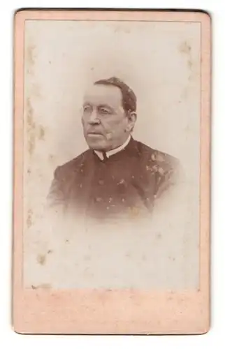 Fotografie Franz Erhard, Strasskirchen, Portrait betagter Geistlicher
