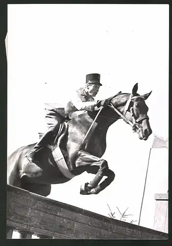 Fotografie Wilhelm Sturm, Ansicht Wien, 9. Int. Reit - und Fahrturnier 1939, ungarischer Springreiter Endrödy zu Pferd