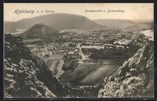 AK Hainburg a. d. Donau, Totalansicht v. Braunsberg