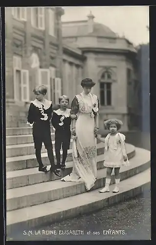 AK La Reine Elisabeth et ses Enfants