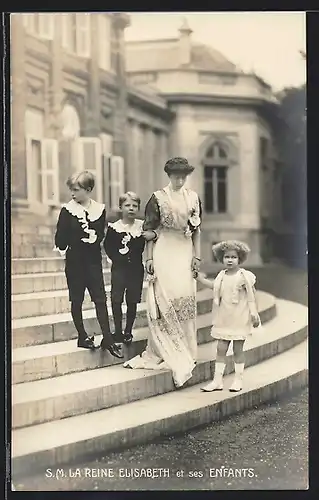 AK S.M. La Reine Elisabeth von Belgien et ses Enfants