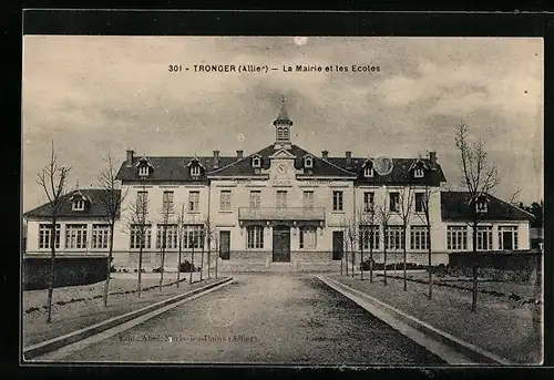 AK Tronger, La Mairie et les Ecoles