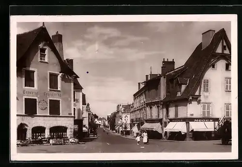 AK Cusset, Boulevard de l`Hotel de Ville et la Taverne historique Louis XI