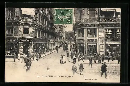 AK Toulouse, La Rue Lafayette, Strassenbahn und Passanten