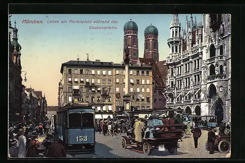 AK München, Marienplatz mit Strassenbahn während des Glockenspieles