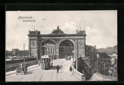 AK Mannheim, Rheinbrücke mit Strassenbahn
