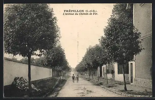 AK Frepillon, L`Avenue du Chemin de Fer