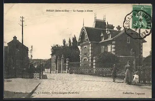 AK Grolay, Le Passage a niveau