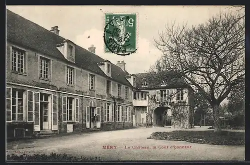 AK Mery, Le Chateau, La Cour d`Honneur