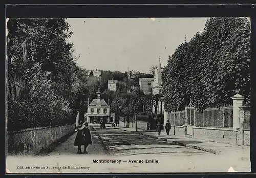 AK Montmorency, Avenue Emilie mit Passanten