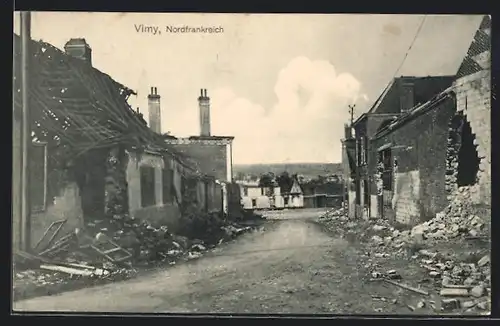 AK Vimy, Zerbombte Häuser säumen die Strasse