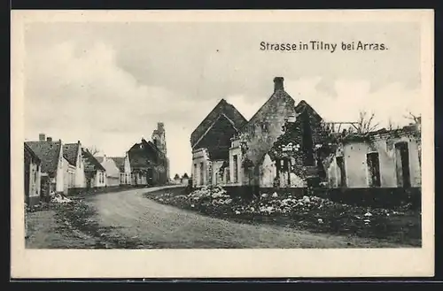 AK Tilloy b. Arras, Strassenpartie mit zerstörten Häusern