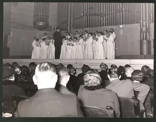 Fotografie Ansicht Berlin, Pariser Sängerknaben bei einem Konzert im Bachsaal 1938