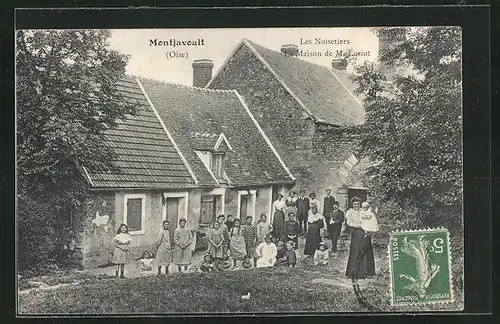 AK Montjavoult, les noisetiers, la Maison de M. Loriot