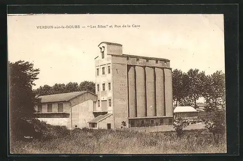 AK Verdun-sur-le-Doubs, Les Silos et Rue de la Gare