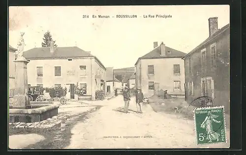 AK Roussillon, la Rue Principale