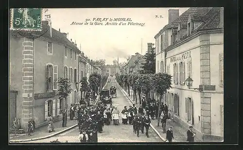 AK Paray-le-Monial, Avenue de la Gare, Arrivée d`un Pélerinage