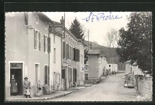 AK St-Pierre-le-Vieux, Strassenpartie im Ortskern