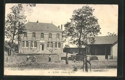 AK St-Yan, L`Ecole des Filles