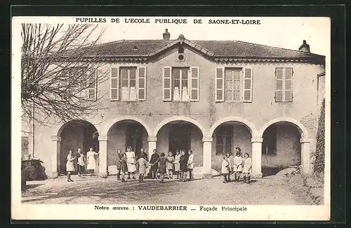 AK Vaudebarrier, Pupilles de l`Ecole Publique de Saone-et-Loire, Facade Principale