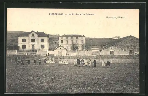 AK Pierreclos, Les Écoles et le Trianon