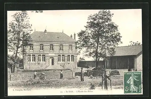 AK St-Yan, L`Ecole des Filles