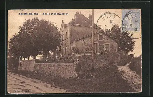 AK Sainte-Hélène, Ecole et Monument