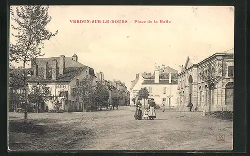 AK Verdun-sur-le-Doubs, Place de la Halle