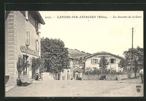 AK Lamure-sur-Azergues, La descente de la Gare, Café de la Gare