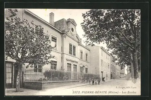AK Pierre-Bénite, Les Ecoles