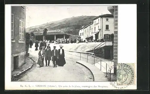 AK Yzeron, Un coin de la place, montagne des Bruyeres