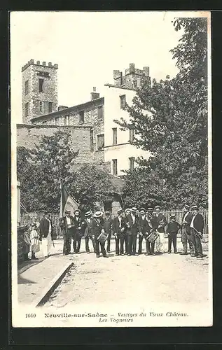 AK Neuville-sur-Saone, Vestigues du Vieux Chateau, les Vogueurs