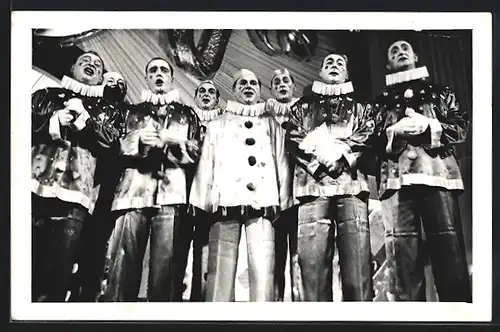 AK Die Mainzer Hofsänger singen inbrünstig bei einer Faschingsfeier