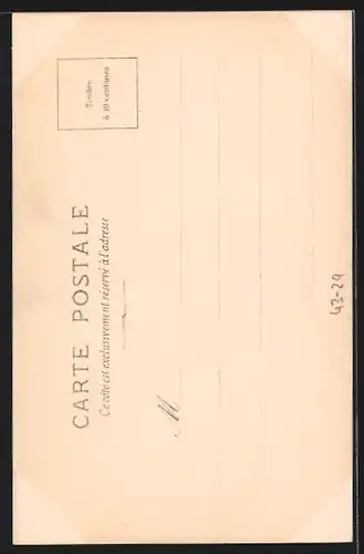 AK Frau im Kleid durch zerrissene Zeitung Le Progres