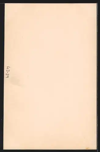 AK Älterer Herr im Anzug mit Fliege durch zerrissene Zeitung L`Intransigeant