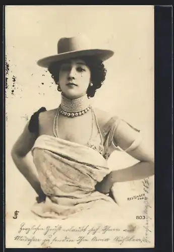 AK Tänzerin Otero im Kleid mit Halskette