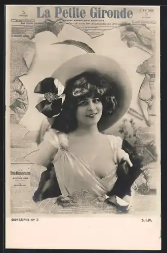 AK Frau im weissen Kleid durch zerrissene Zeitung Le Petite Gironde
