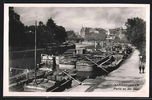 AK Saarbrücken, Partie an der Saar mit Binnenschiffen
