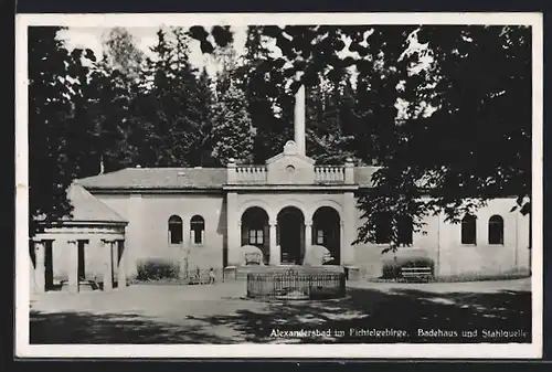 AK Alexandersbad im Fichtelgebirge, Badehaus und Stahlquelle