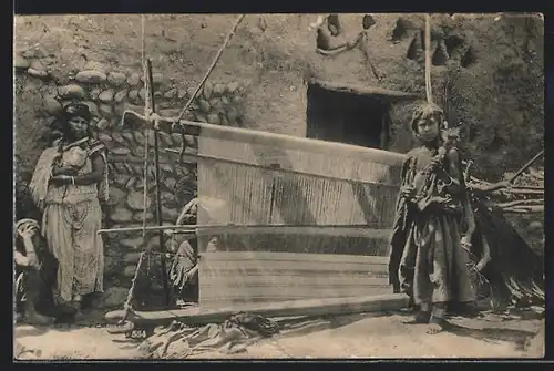 AK Femmes Tissant le Haick, arabische Weberin während der Teppich Herstellung