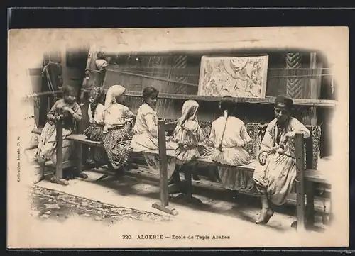 AK Algerie, Ecole de Tapis arabes, arabische Kinder weben Teppiche