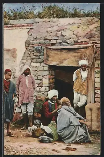 AK Barbier ambulant, herumziehender Friseur schneidet vor einer Hütte die Haare eines Mannes